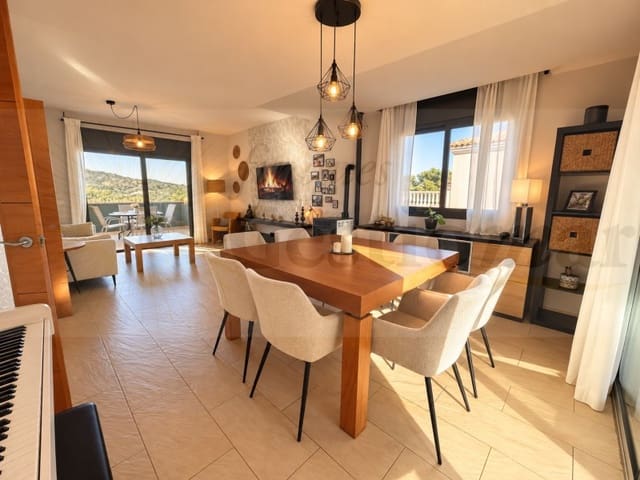 5 chambre Villa/Maison à vendre à Riudecanyes avec piscine garage - 695 000 € (Ref: 10135932)