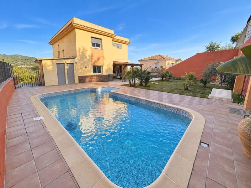 5 chambre Villa/Maison à vendre à Riudecanyes avec piscine garage - 695 000 € (Ref: 10135932)