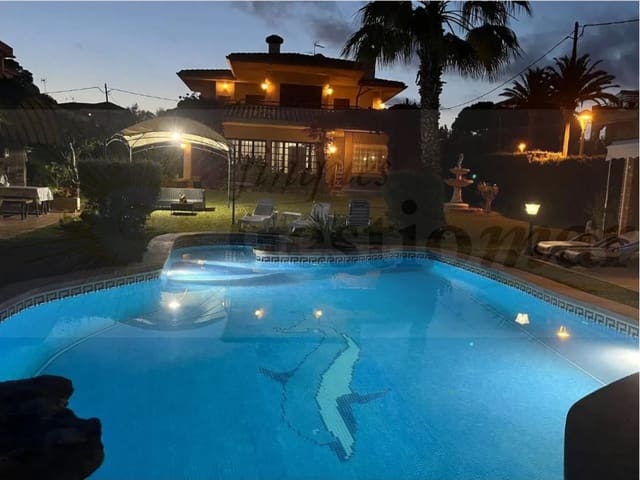 4 soverom Villa til salgs i Cambrils med svømmebasseng garasje - € 745 000 (Ref: 9130997)