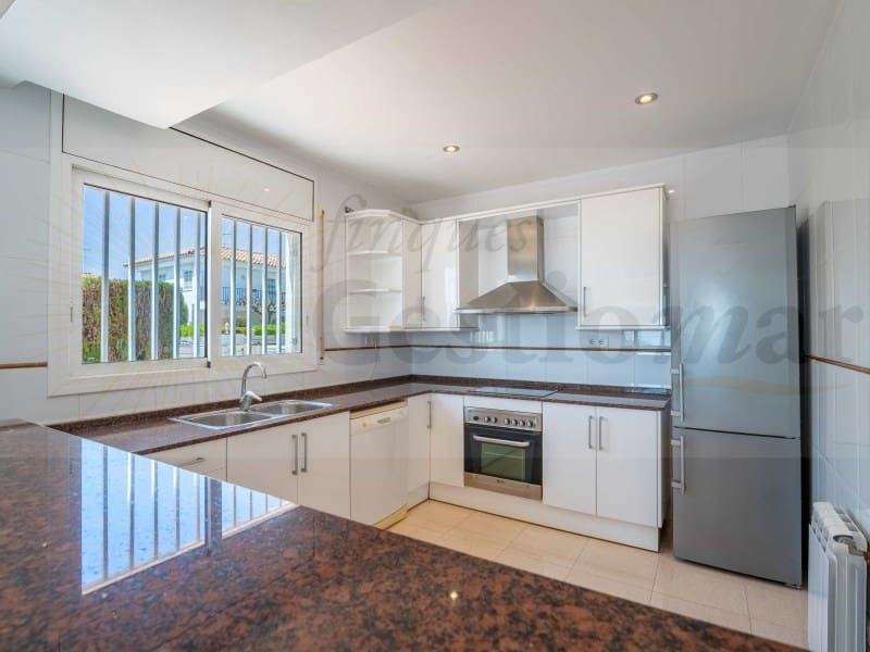 3 soverom Kjedet enebolig til salgs i Cambrils med garasje - € 1 250 000 (Ref: 9131005)