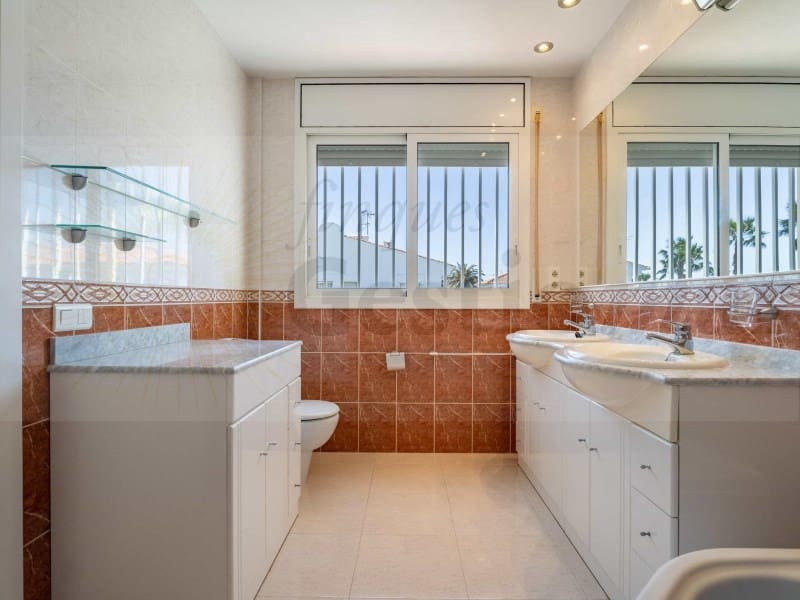 3 soverom Kjedet enebolig til salgs i Cambrils med garasje - € 1 250 000 (Ref: 9131005)