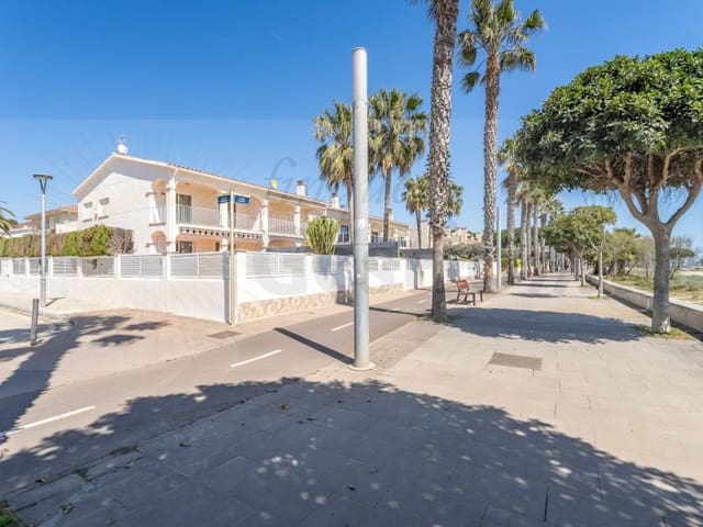 3 bedroom Semi-detached Villa for sale in Cambrils with garage - € 1,250,000 (Ref: 9131005)