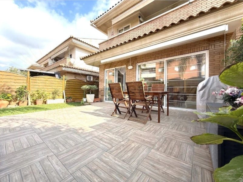 Pareado de 5 habitaciones en Cambrils en venta - 575.000 € (Ref: 9528308)