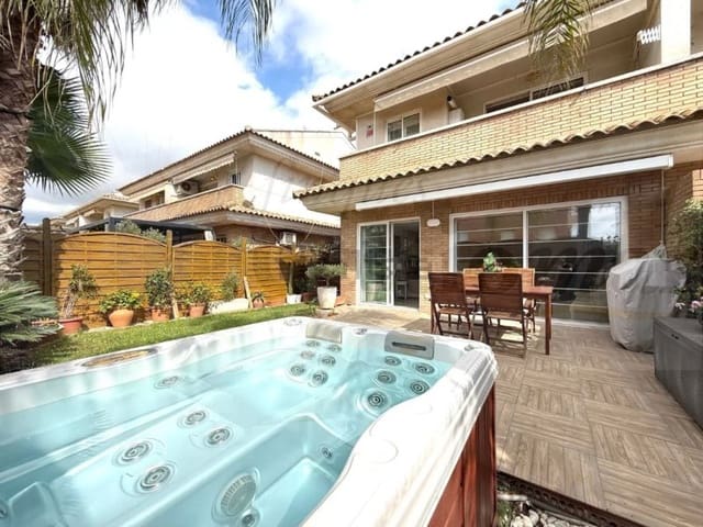 Pareado de 5 habitaciones en Cambrils en venta - 575.000 € (Ref: 9528308)