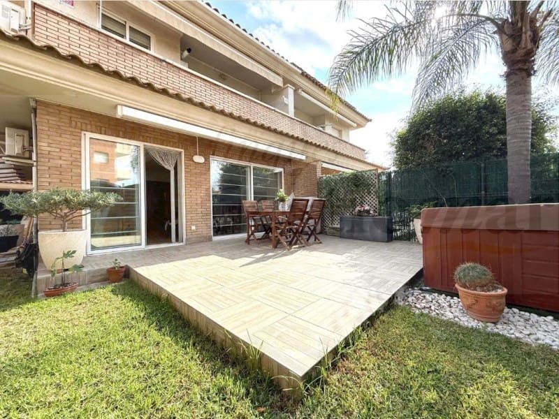 Pareado de 5 habitaciones en Cambrils en venta - 575.000 € (Ref: 9528308)
