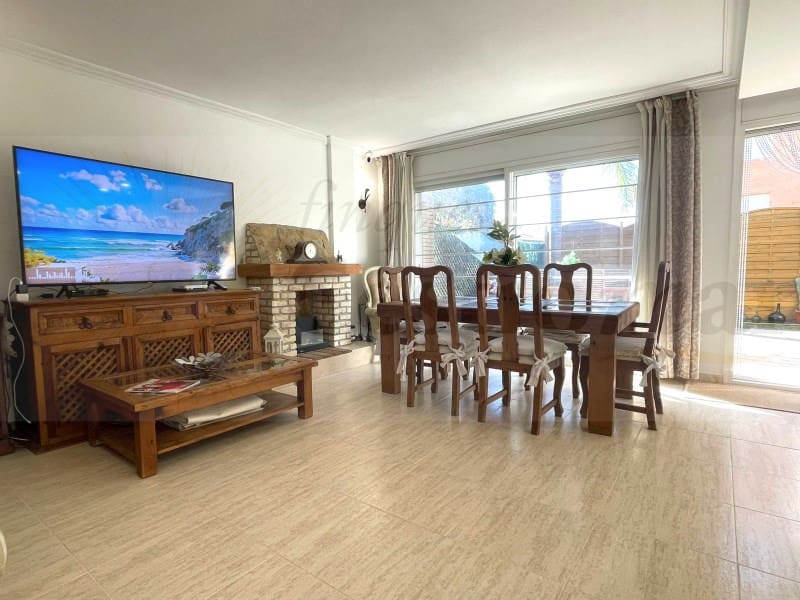 5 bedroom Semi-detached Villa for sale in Cambrils - € 575,000 (Ref: 9528308)