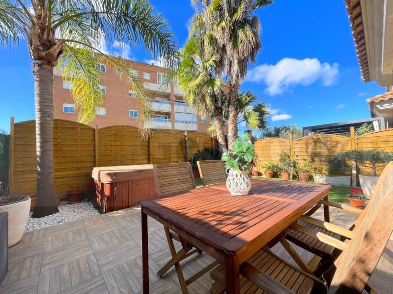 5 bedroom Semi-detached Villa for sale in Cambrils - € 575,000 (Ref: 9528308)