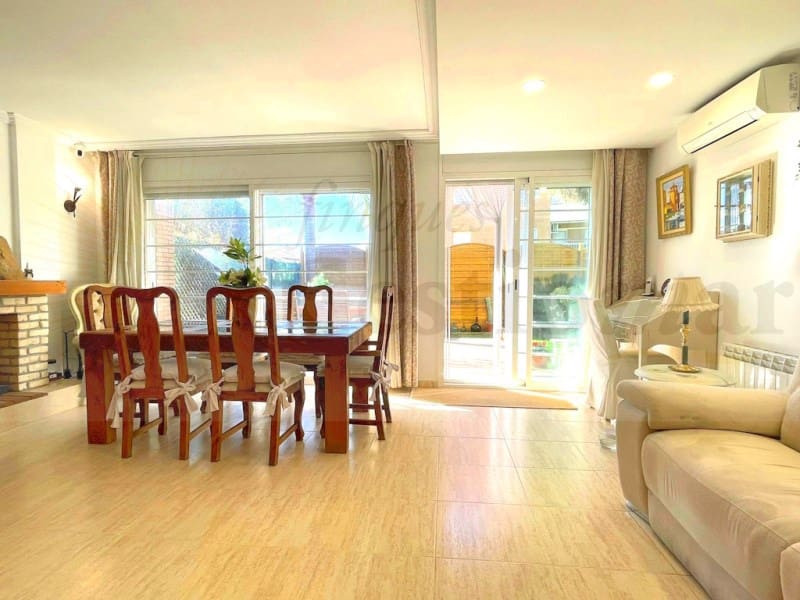 5 bedroom Semi-detached Villa for sale in Cambrils - € 575,000 (Ref: 9528308)