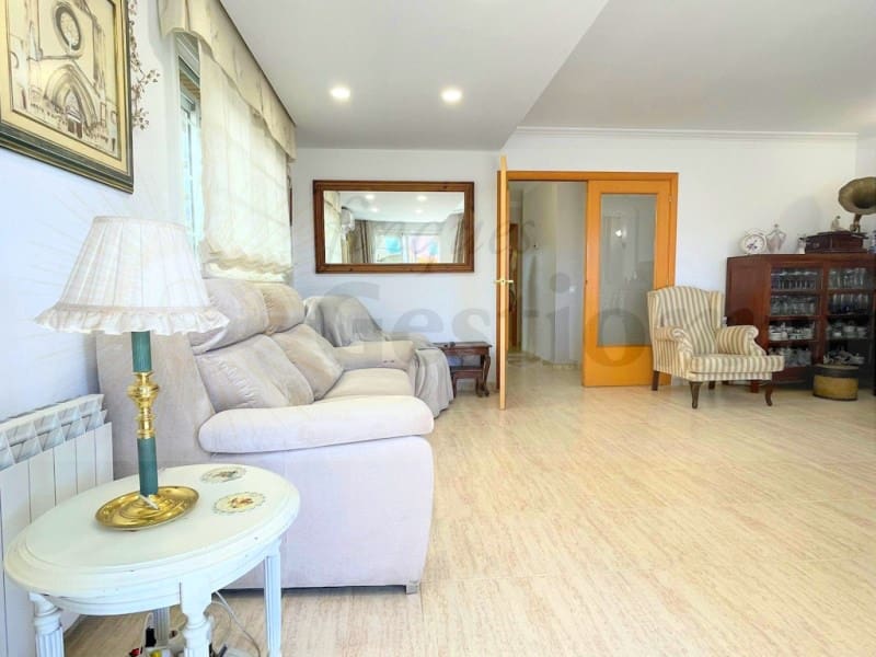 5 bedroom Semi-detached Villa for sale in Cambrils - € 575,000 (Ref: 9528308)