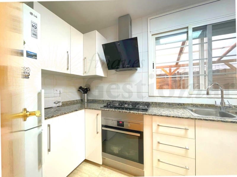 5 bedroom Semi-detached Villa for sale in Cambrils - € 575,000 (Ref: 9528308)