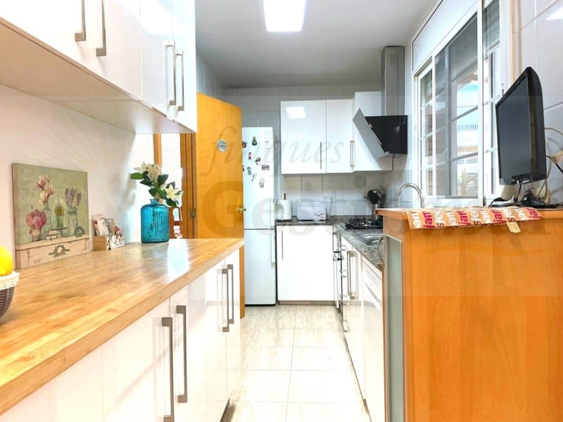 5 bedroom Semi-detached Villa for sale in Cambrils - € 575,000 (Ref: 9528308)