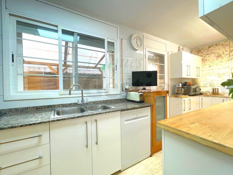 5 bedroom Semi-detached Villa for sale in Cambrils - € 575,000 (Ref: 9528308)