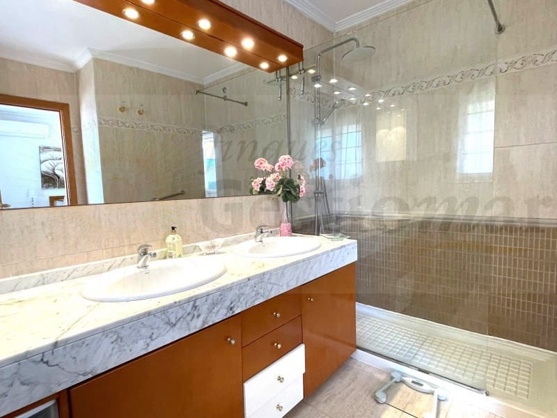 5 bedroom Semi-detached Villa for sale in Cambrils - € 575,000 (Ref: 9528308)