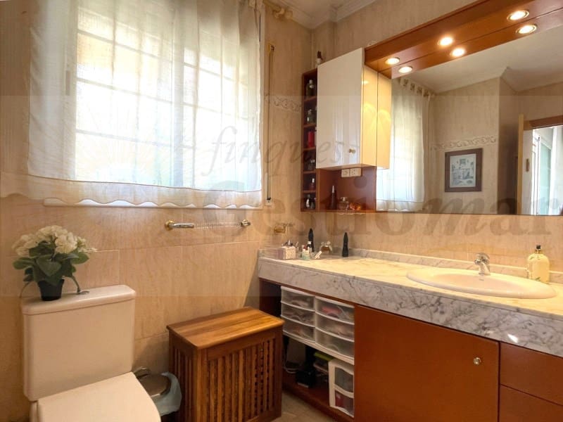 5 bedroom Semi-detached Villa for sale in Cambrils - € 575,000 (Ref: 9528308)