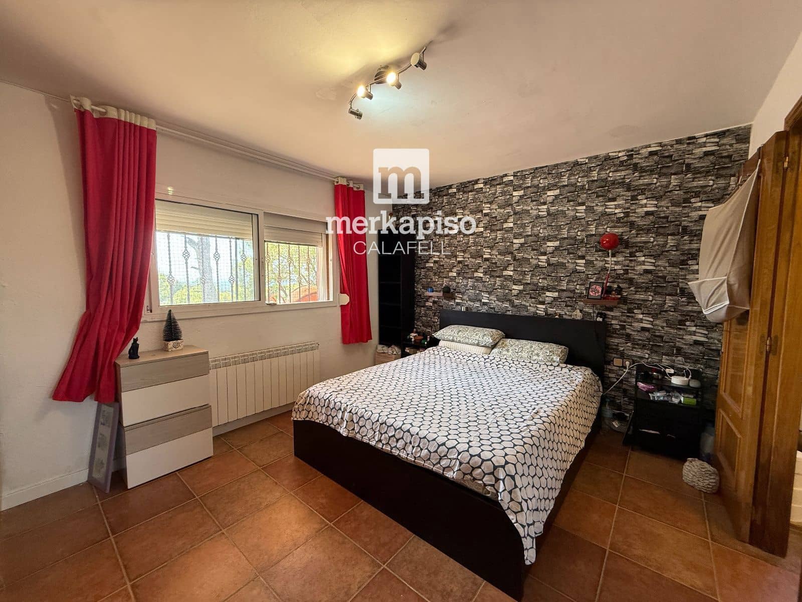4 slaapkamer Villa te koop in Calafell met garage - € 349.000 (Ref: 10023015)