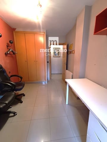 4 bedroom Flat for sale in El Vendrell with garage - € 215,000 (Ref: 10175667)