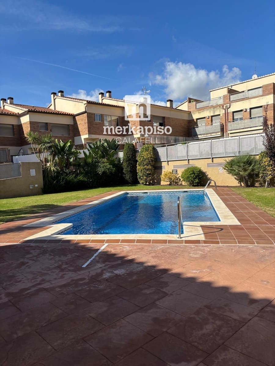 3 soveværelse Byhus til salg i El Vendrell med swimmingpool garage - € 325.000 (Ref: 10177531)