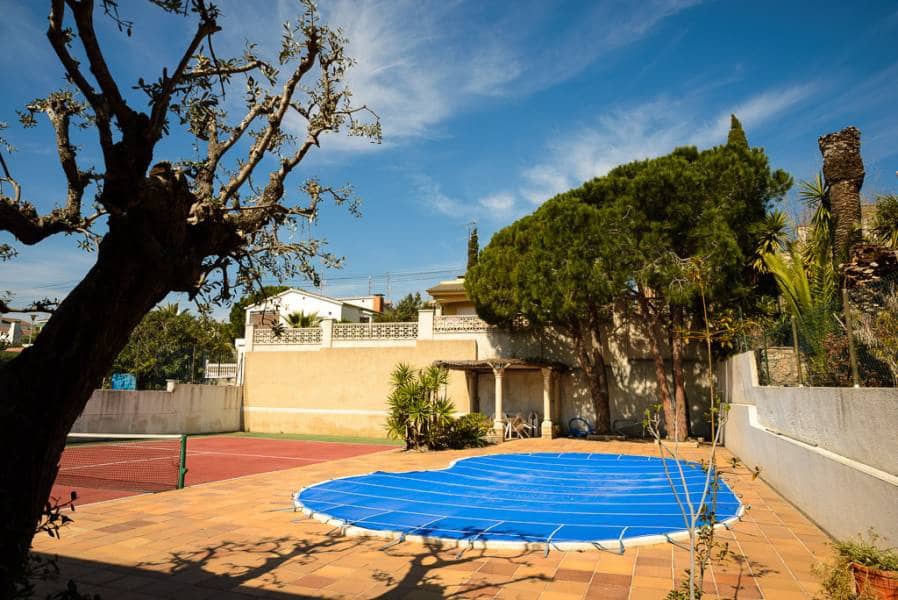 4 soveværelse Villa til salg i Calafell med swimmingpool garage - € 550.000 (Ref: 7405962)