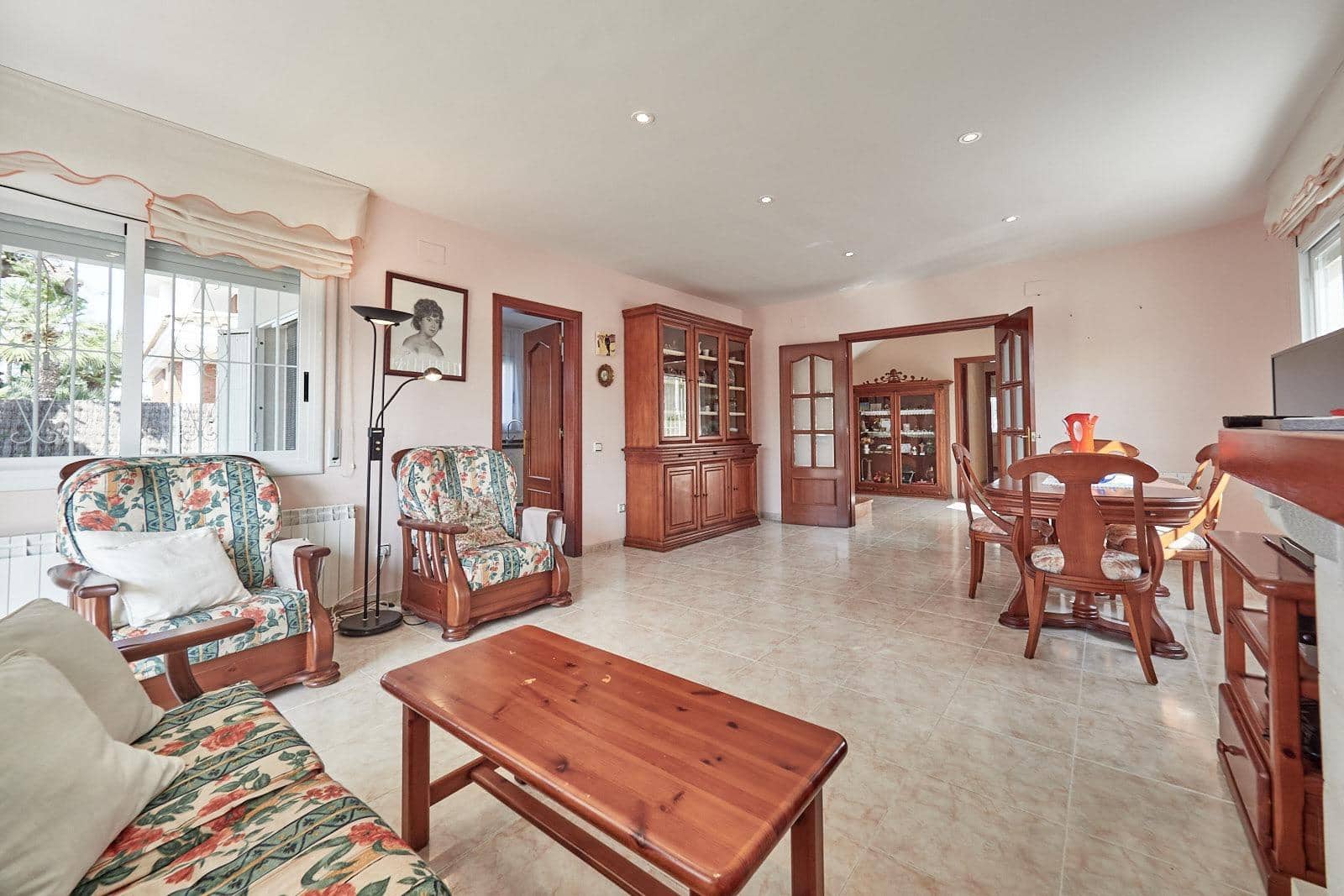 5 bedroom Villa for sale in Calafell with pool garage € 470,000 (Ref 7606999)