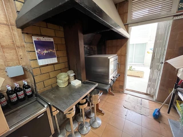 2 chambre Local Commercial à vendre à El Vendrell avec piscine - 140 000 € (Ref: 7996591)