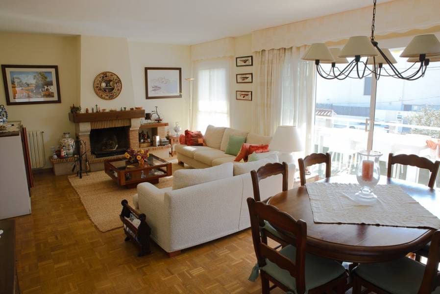 4 makuuhuone Huvila myytävänä paikassa Calafell mukana uima-altaan 
autotalli - 550 000 € (Ref: 8226466)