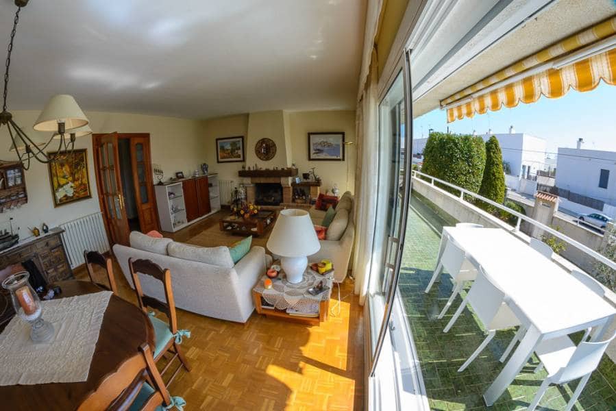 4 makuuhuone Huvila myytävänä paikassa Calafell mukana uima-altaan 
autotalli - 550 000 € (Ref: 8226466)