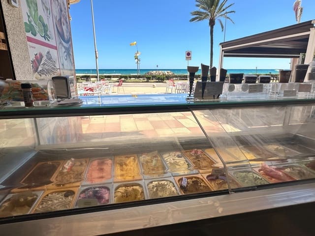 Commercieel te koop in Cunit - € 395.000 (Ref: 8445800)