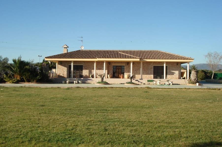 5 soveværelse Villa til salg i Santa Oliva med swimmingpool garage - € 675.000 (Ref: 8493769)