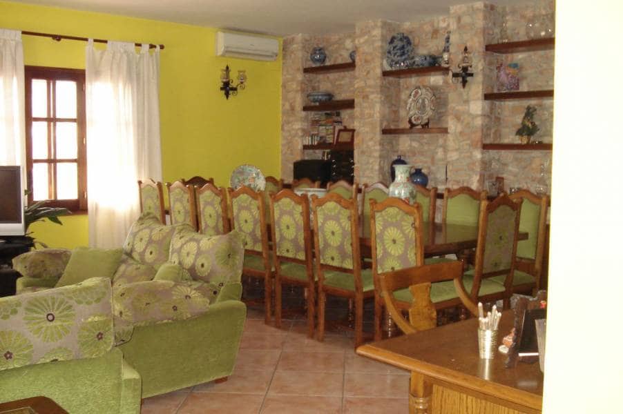 5 soveværelse Villa til salg i Santa Oliva med swimmingpool garage - € 675.000 (Ref: 8493769)