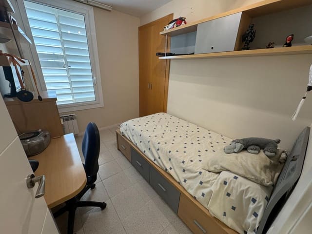 4 bedroom Flat for sale in El Vendrell with pool - € 345,000 (Ref: 8822581)