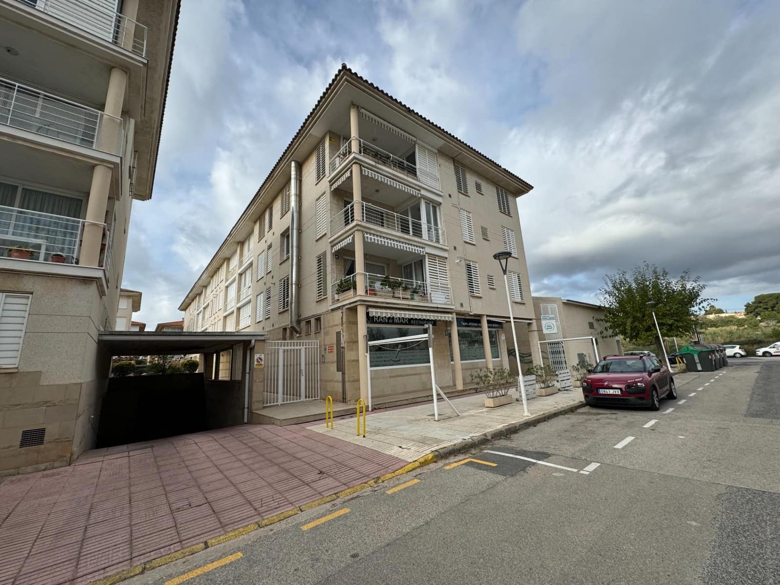 4 bedroom Flat for sale in El Vendrell with pool - € 345,000 (Ref: 8822581)