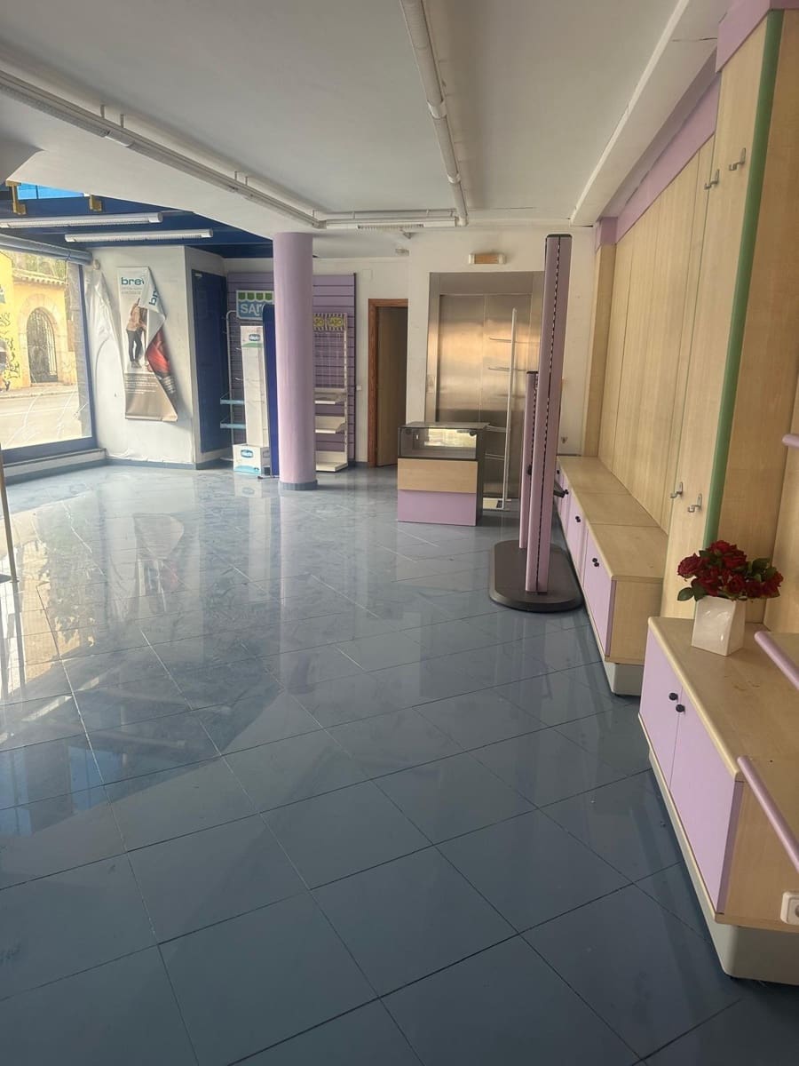Commercial for rent in El Vendrell - € 1,400 (Ref: 9264297)