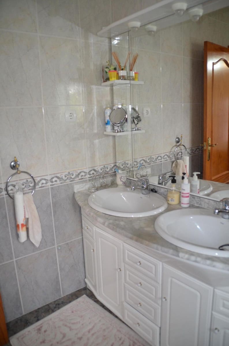 4 makuuhuone Huvila myytävänä paikassa Segur de Calafell mukana uima-altaan 
autotalli - 370 000 € (Ref: 9330717)