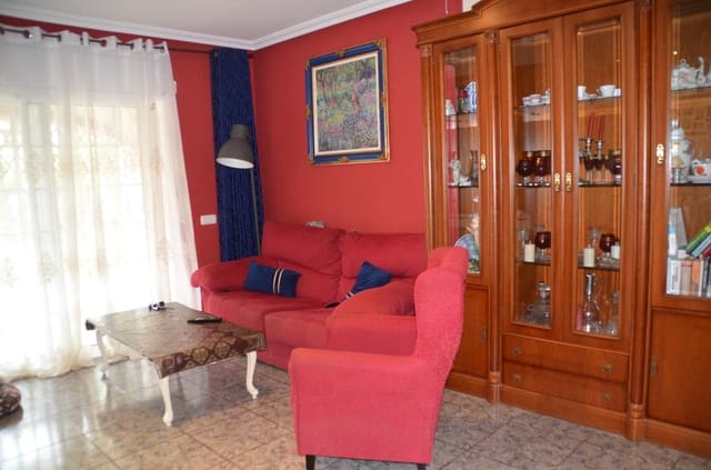 4 bedroom Villa for sale in Segur de Calafell, Calafell with pool garage - € 370,000 (Ref: 9330717)