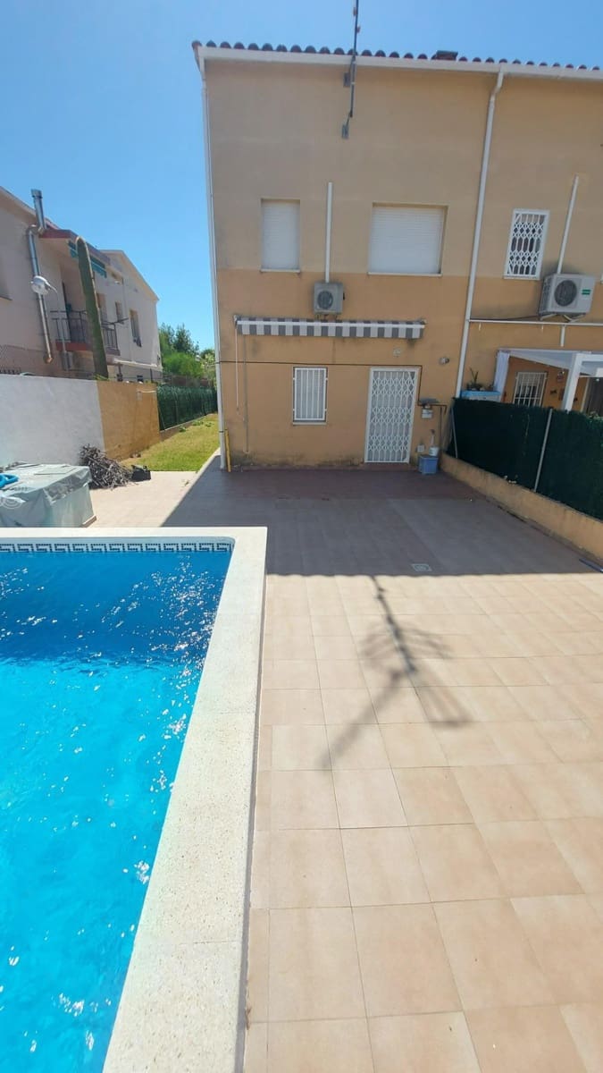 4 sypialnia Dom szeregowy na sprzedaż w Segur de Calafell z basenem garażem - 340 000 € (Ref: 9330732)