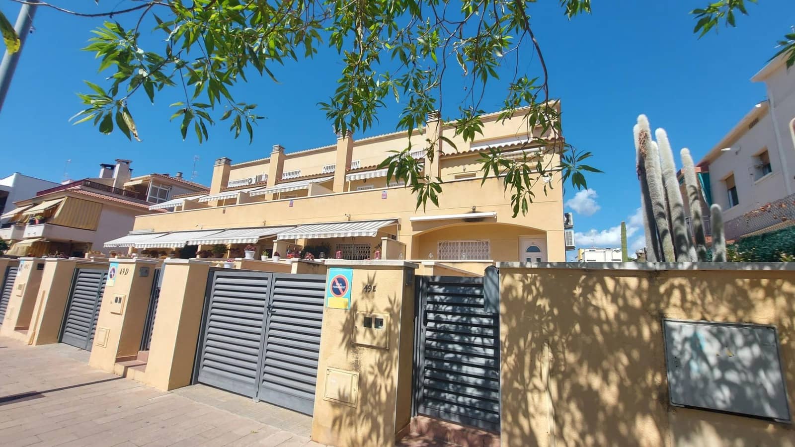 4 sypialnia Dom szeregowy na sprzedaż w Segur de Calafell z basenem garażem - 340 000 € (Ref: 9330732)