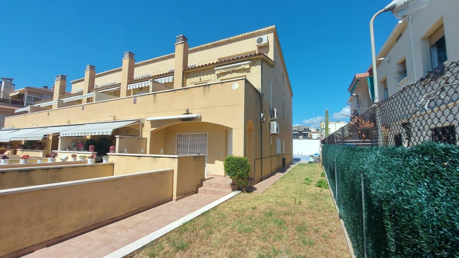 4 sypialnia Dom szeregowy na sprzedaż w Segur de Calafell z basenem garażem - 340 000 € (Ref: 9330732)