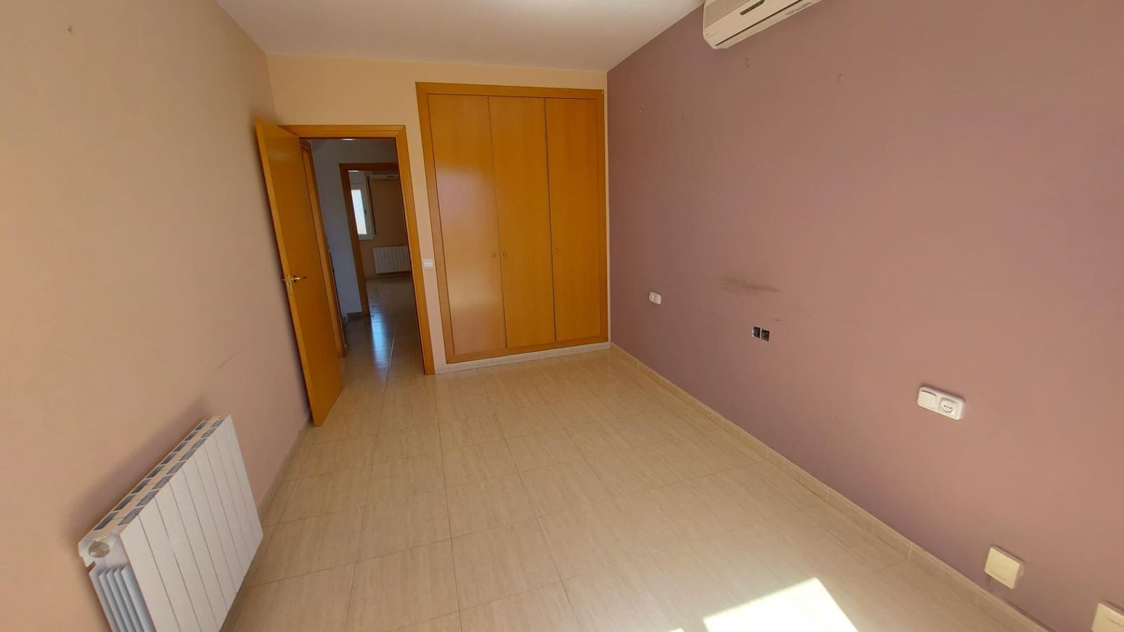 4 sypialnia Dom szeregowy na sprzedaż w Segur de Calafell z basenem garażem - 340 000 € (Ref: 9330732)