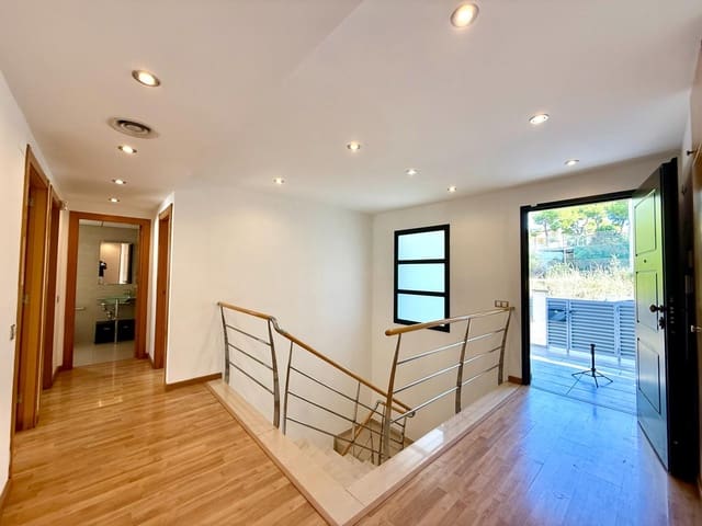 5 slaapkamer Villa te koop in El Vendrell met zwembad garage - € 430.000 (Ref: 9330741)