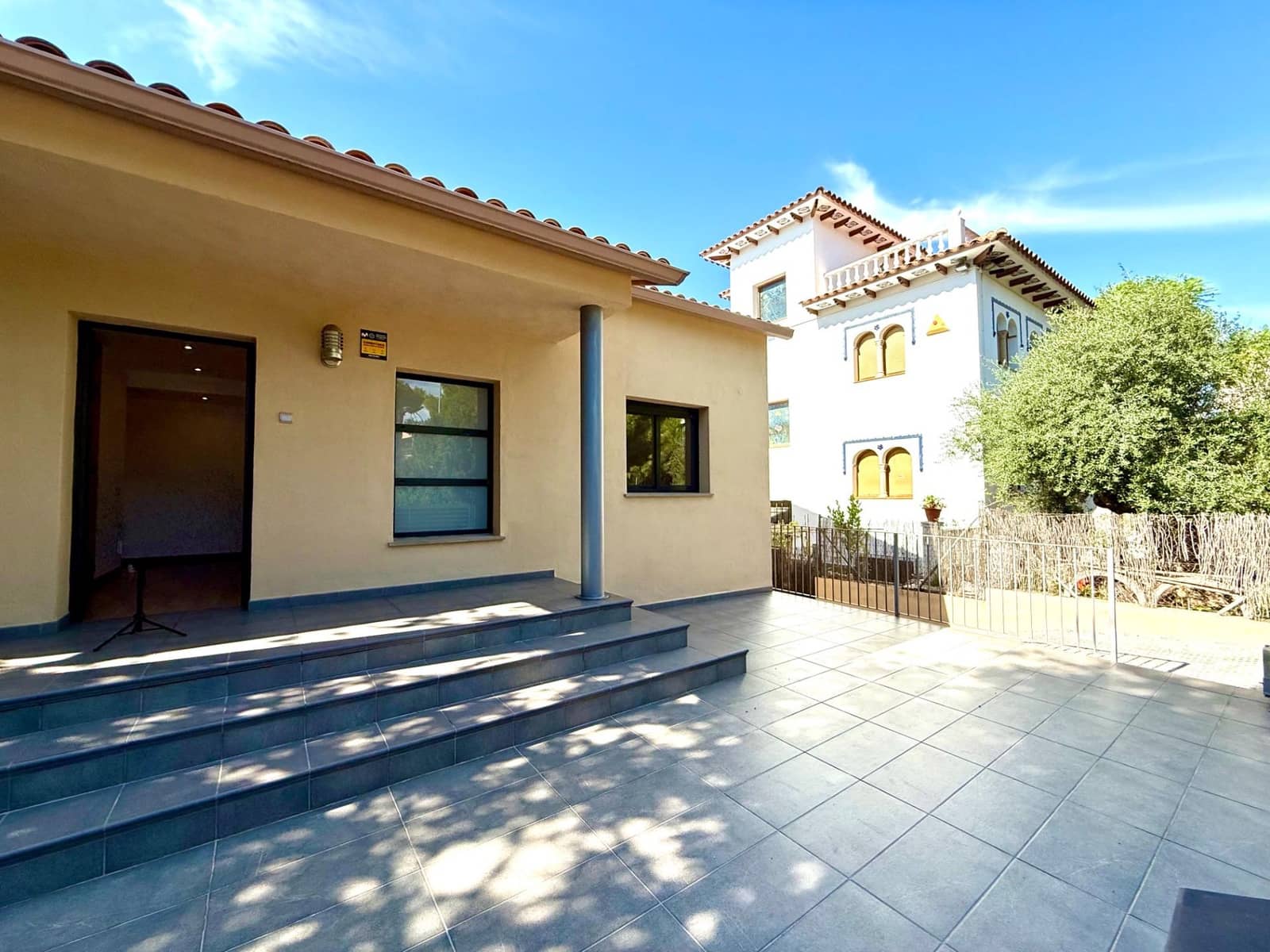 5 sypialnia Willa na sprzedaż w El Vendrell z basenem garażem - 430 000 € (Ref: 9330741)