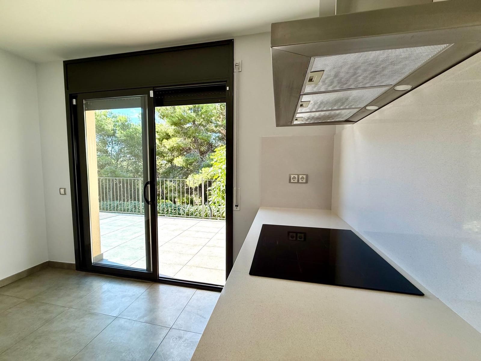 5 sypialnia Willa na sprzedaż w El Vendrell z basenem garażem - 430 000 € (Ref: 9330741)