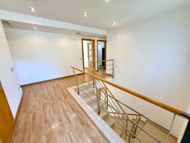 5 slaapkamer Villa te koop in El Vendrell met zwembad garage - € 430.000 (Ref: 9330741)