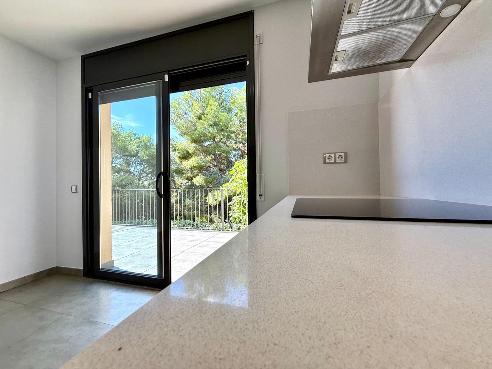 5 sypialnia Willa na sprzedaż w El Vendrell z basenem garażem - 430 000 € (Ref: 9330741)