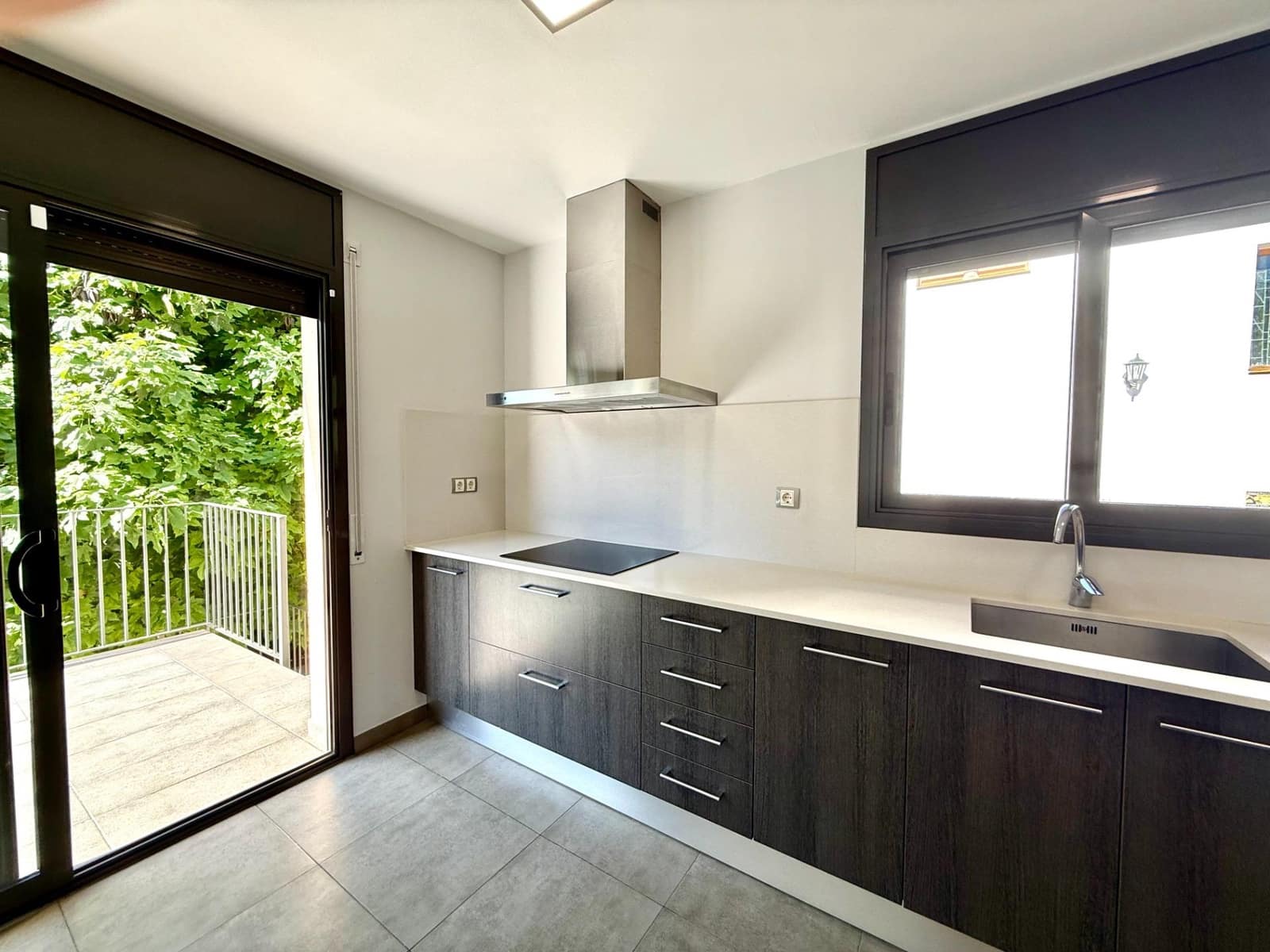 5 sypialnia Willa na sprzedaż w El Vendrell z basenem garażem - 430 000 € (Ref: 9330741)