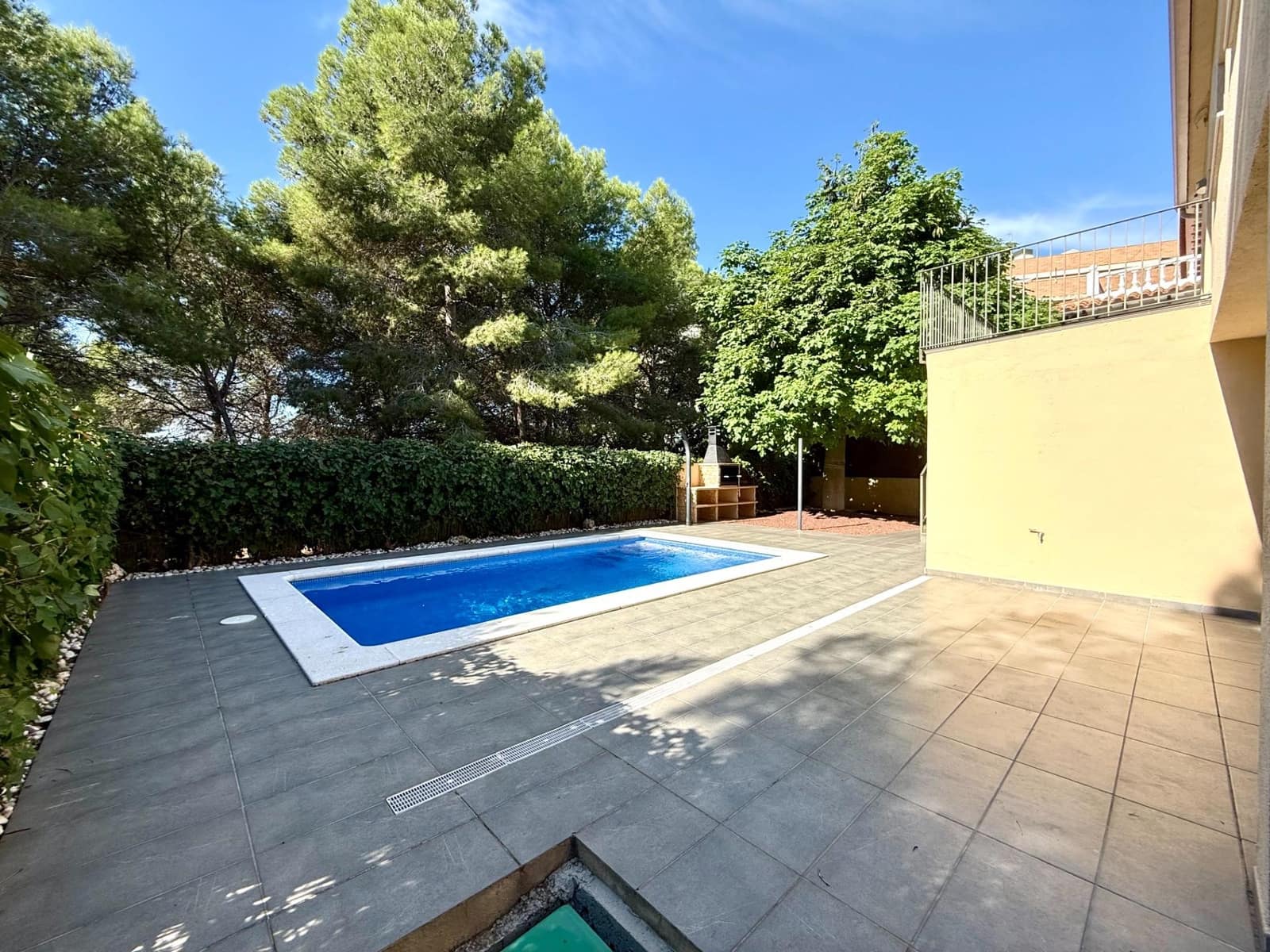5 sypialnia Willa na sprzedaż w El Vendrell z basenem garażem - 430 000 € (Ref: 9330741)