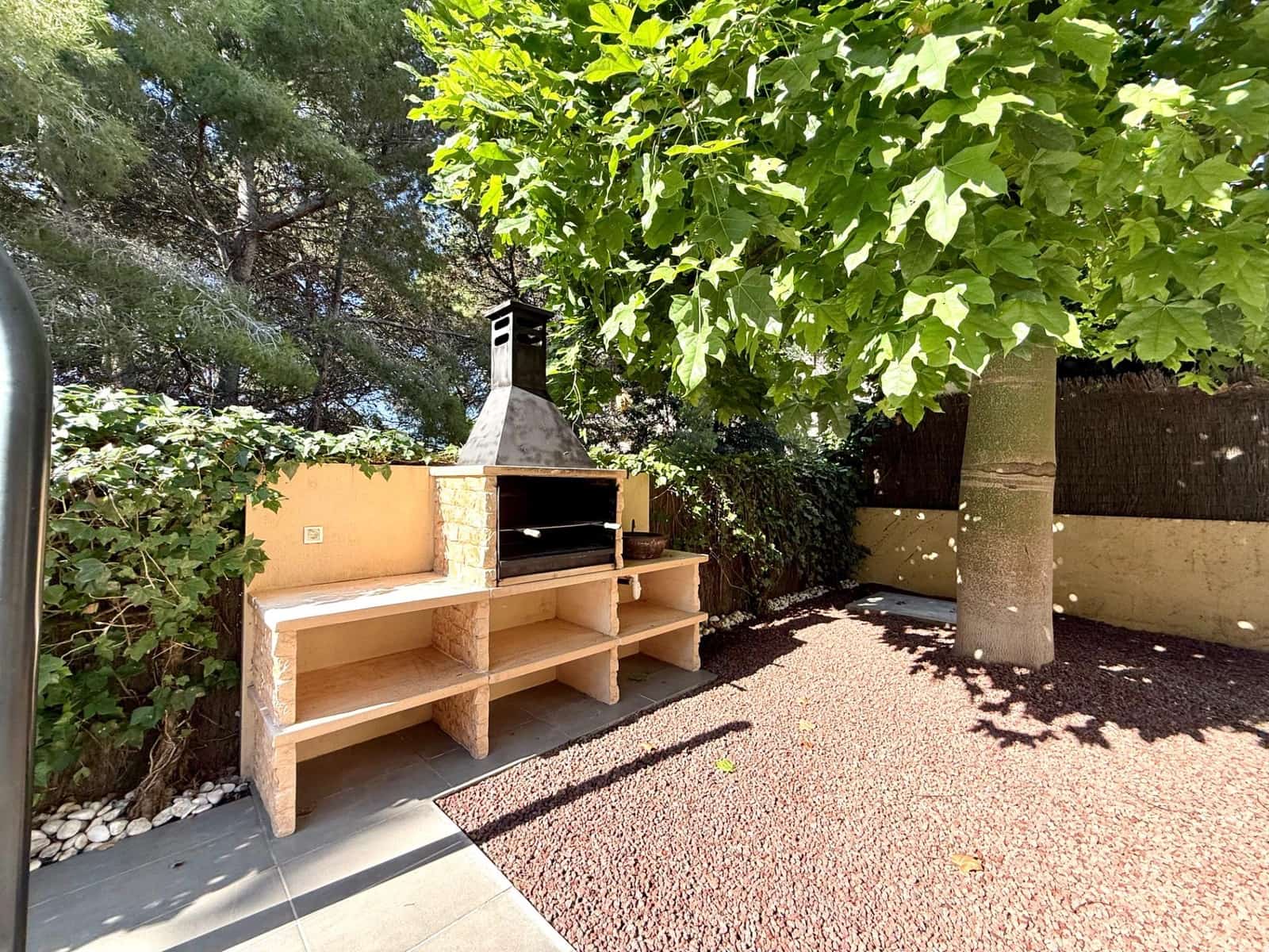 5 sypialnia Willa na sprzedaż w El Vendrell z basenem garażem - 430 000 € (Ref: 9330741)