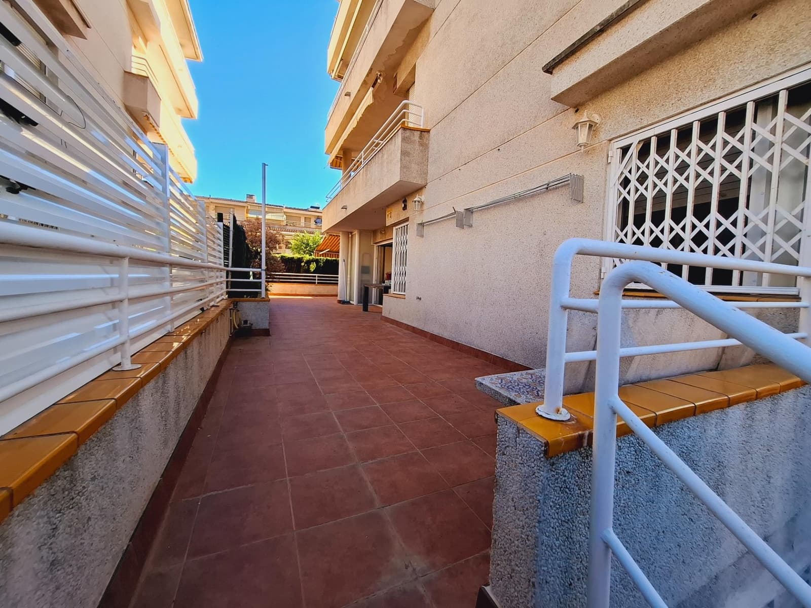 3 bedroom Apartment for sale in Cunit with pool - € 281,000 (Ref: 9330744)