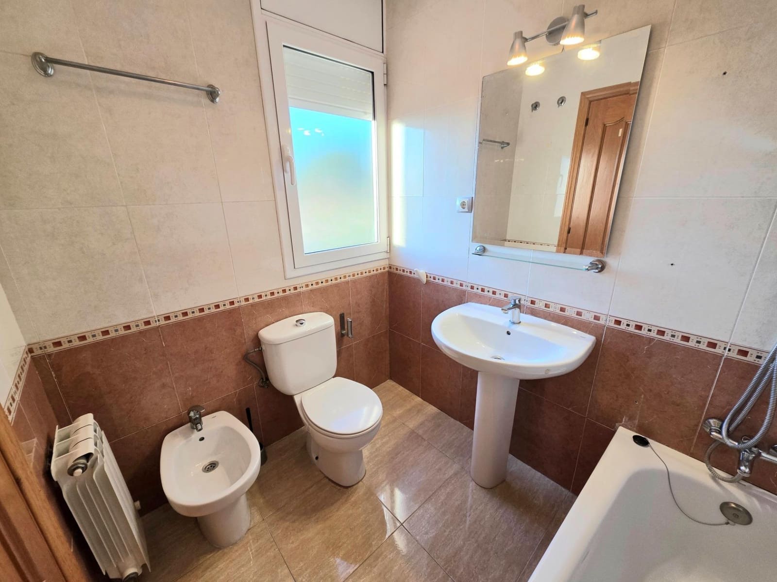 4 Zimmer Reihenhaus zu verkaufen in La Pobla de Montornes mit Garage - 273.000 € (Ref: 9374354)