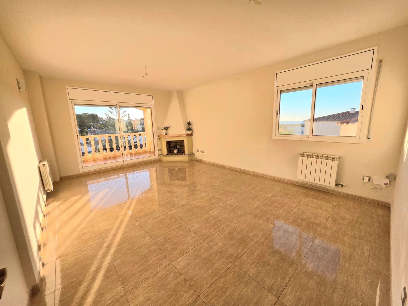 4 Zimmer Reihenhaus zu verkaufen in La Pobla de Montornes mit Garage - 273.000 € (Ref: 9374354)