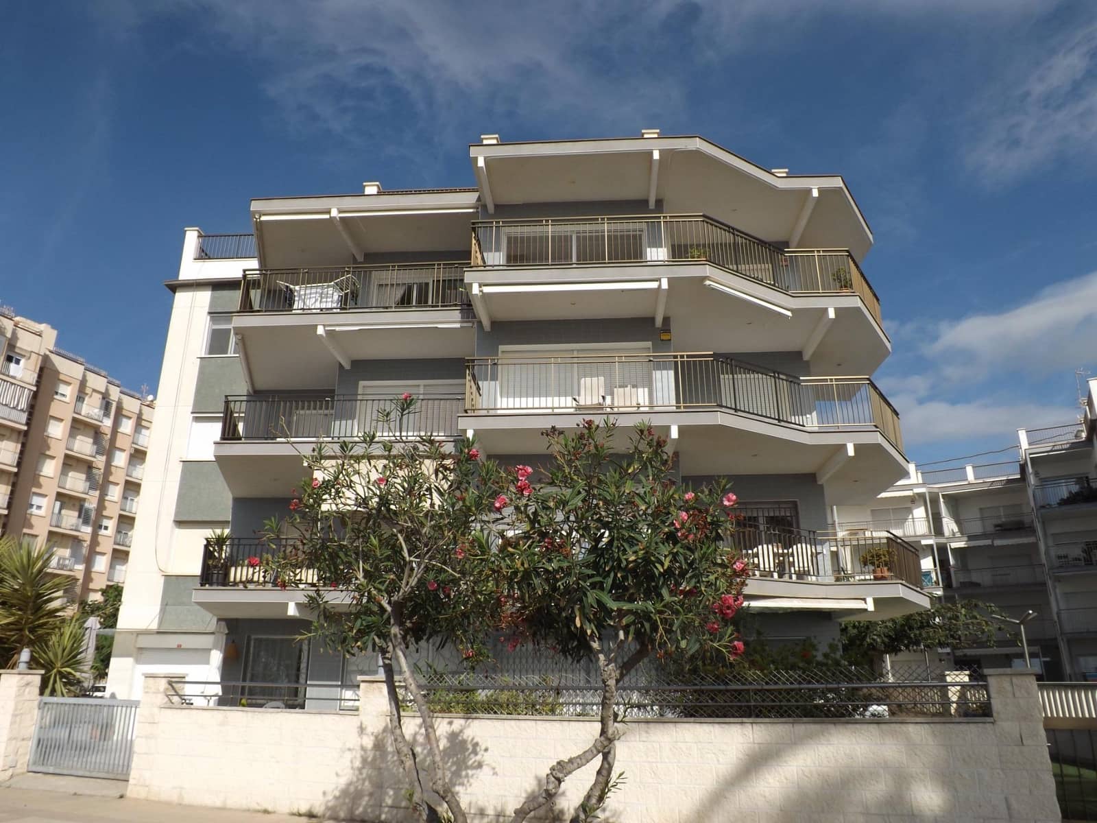 2 slaapkamer Penthouse te koop in Cunit met zwembad - € 249.000 (Ref: 9374355)